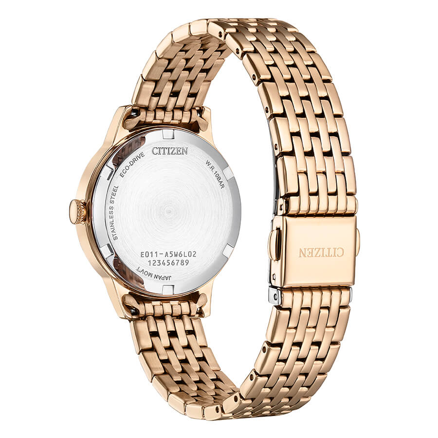 Orologio da donna con movimento Eco-Drive, cassa in acciaio da 31 mm e bracciale in acciaio dorato con chiusura di sicurezza.