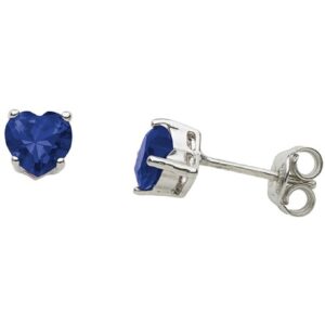 Coppia di orecchini a lobo in argento con zircone blu intenso a forma di cuore.